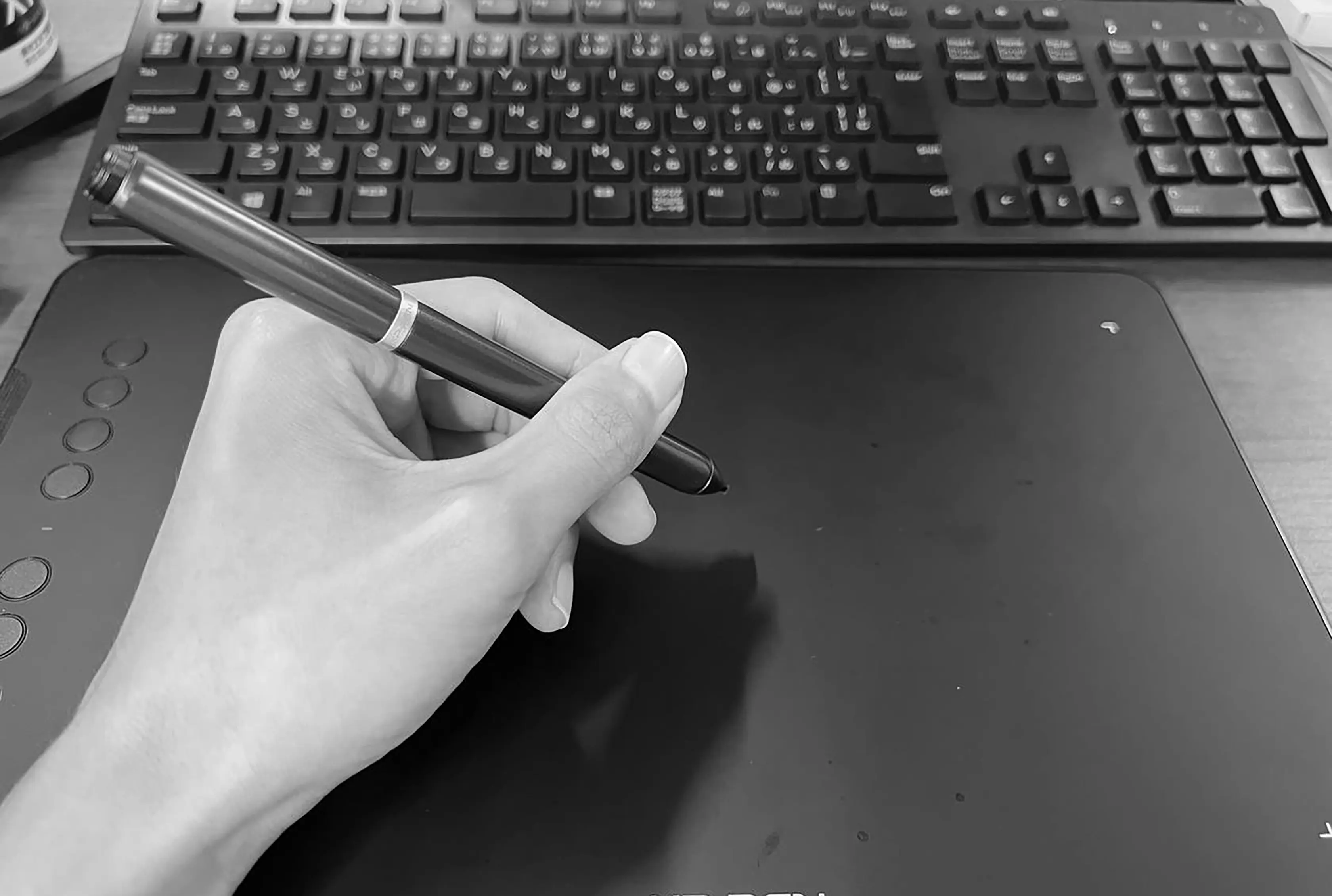 株式会社REgoのクリエイターの方が作業をする手元の写真